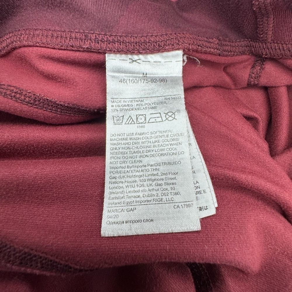 Gap fit cropped pants red camo - Picture 6 of 7